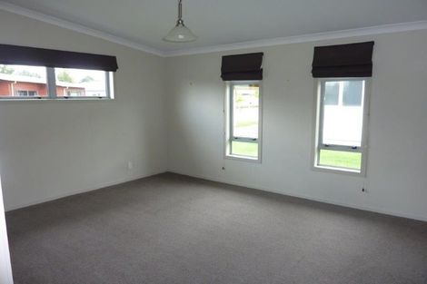 Photo of property in 2 Lakemere Way, Kinloch, Taupo, 3377