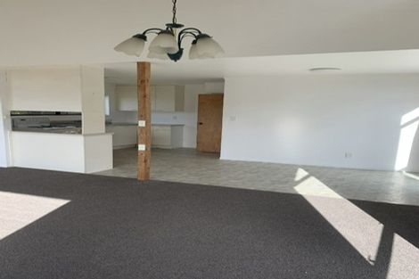 Photo of property in 1/11 Helicon Place, Totara Vale, Auckland, 0629
