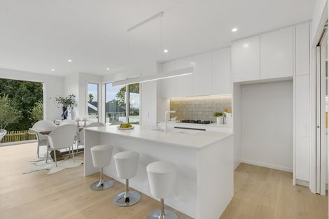 Photo of property in 1 Andrea Place, Sunnyhills, Auckland, 2010