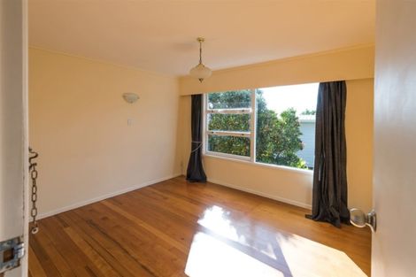 Photo of property in 15 Catalina Crescent, Forrest Hill, Auckland, 0620