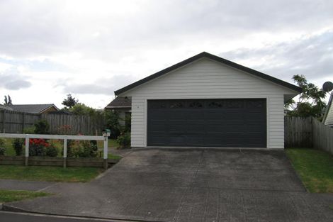 Photo of property in 4 Wyatt Place, Glendene, Auckland, 0602