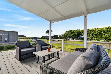 Photo of property in 4 Pinedale Crescent, Riversdale Beach, Masterton, 5872