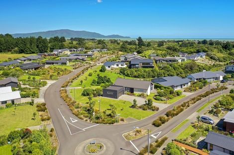 Photo of property in 2 Te Heke Place, Waikanae, 5036