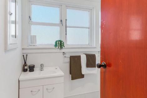 Photo of property in 18 Auburn Avenue, Upper Riccarton, Christchurch, 8041