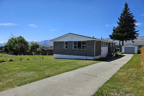 Photo of property in 32 Aorangi Crescent, Lake Tekapo, 7999