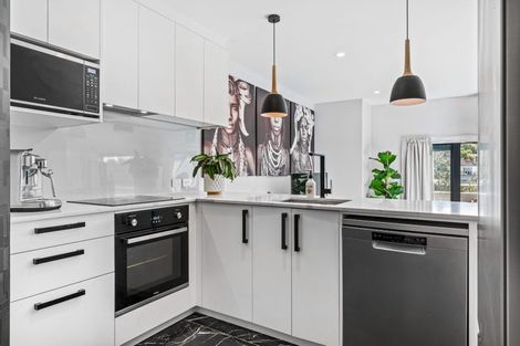 Photo of property in 11/19 Langana Avenue, Browns Bay, Auckland, 0630