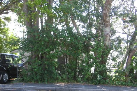 Photo of property in 16 Garadice Road, Rothesay Bay, Auckland, 0630