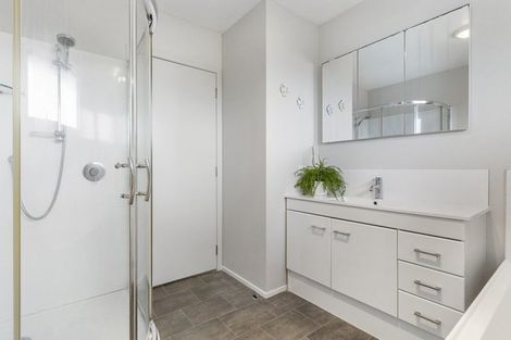 Photo of property in 1/98 Lincoln Park Avenue, Massey, Auckland, 0614