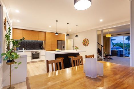 Photo of property in 10 Strandon Place, Strandon, New Plymouth, 4312