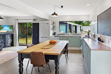 Photo of property in 16 Ngapaki Street, Waikanae Beach, Waikanae, 5036