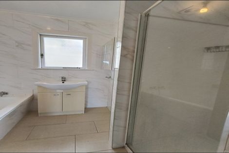 Photo of property in 9 Wakeling Avenue, Te Atatu South, Auckland, 0610