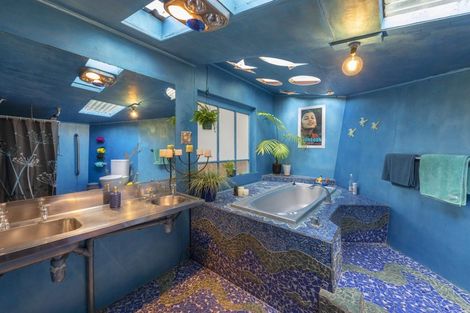 Photo of property in 11 Cave Road, Houghton Bay, Wellington, 6023