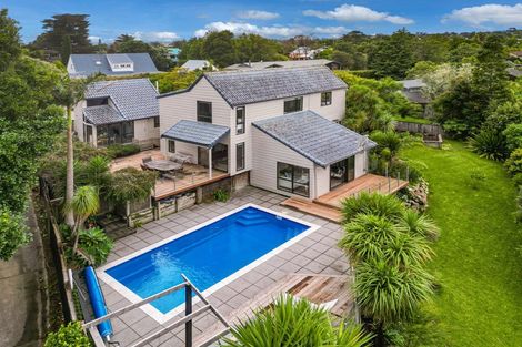 Photo of property in 33 Waipuia Place, Greenhithe, Auckland, 0632