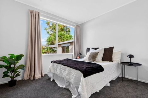 Photo of property in 7 Hinton Place, Weymouth, Auckland, 2103