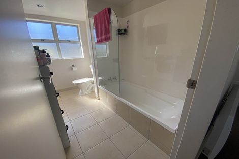 Photo of property in 38b Ruskin Road, Newlands, Wellington, 6037