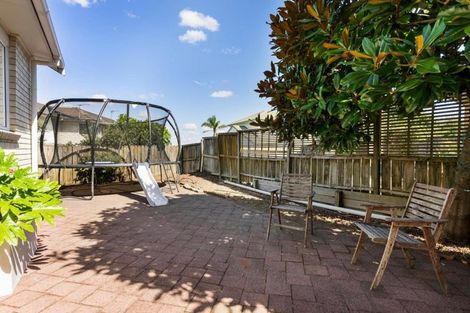 Photo of property in 16 Whitford Road, Howick, Auckland, 2014