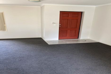 Photo of property in 5 Burton's Drive, Swanson, Auckland, 0614