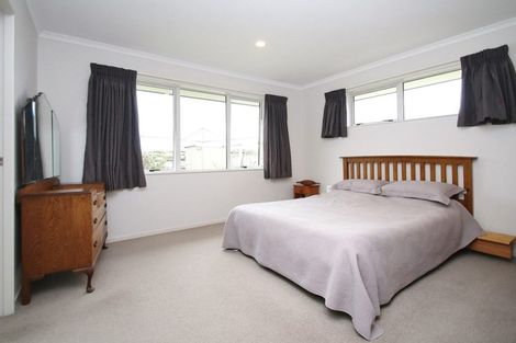 Photo of property in 81 Farnborough Drive, Grandview Heights, Hamilton, 3200