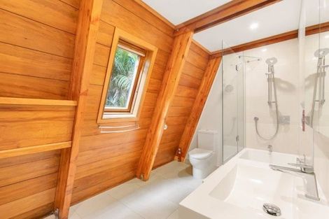 Photo of property in 36 Titirangi Beach Road, Titirangi, Auckland, 0604