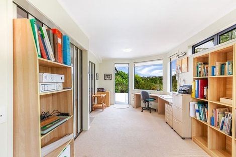 Photo of property in 5 Clearwater Cove, West Harbour, Auckland, 0618