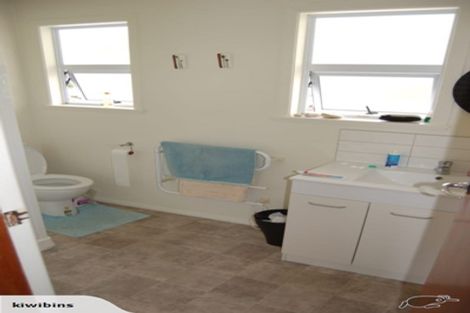 Photo of property in 90 Kenmore Street, Newlands, Wellington, 6037