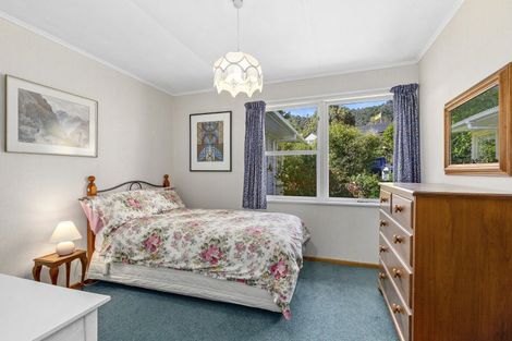 Photo of property in 16 Fendalton Crescent, Pinehaven, Upper Hutt, 5019