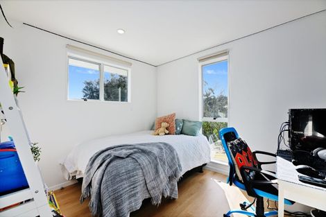 Photo of property in 3 St Margaret Place, West Harbour, Auckland, 0618