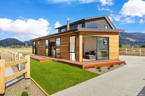 Photo of property in 6 Wallace Place, Wanaka, 9305