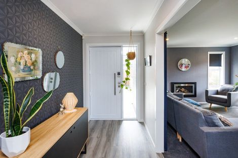 Photo of property in 120 Johnstone Drive, Fitzherbert, Palmerston North, 4410