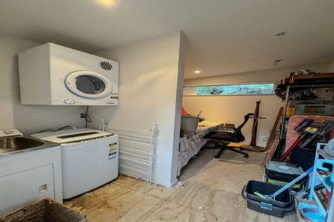 Photo of property in 1 Hungerford Road, Lyall Bay, Wellington, 6022