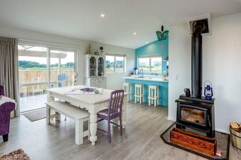 Photo of property in 111 Strathnaver Drive, Waikawa Beach, Levin, 5573