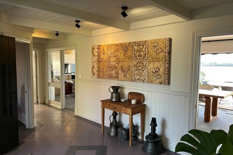 Photo of property in 240 Devonport Road, Tauranga, 3110