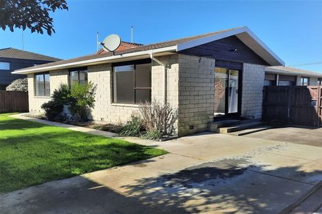 Photo of property in 2/115 Prestons Road, Redwood, Christchurch, 8051