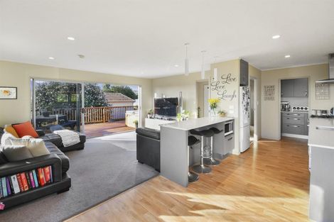 Photo of property in 42 Banyan Drive, Totara Heights, Auckland, 2105