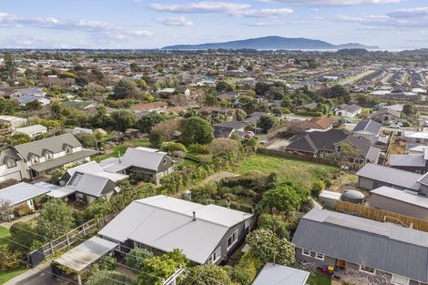 Photo of property in 22 Huia Street, Waikanae, 5036