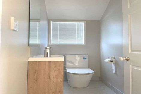 Photo of property in 10b Beach Road, Castor Bay, Auckland, 0620