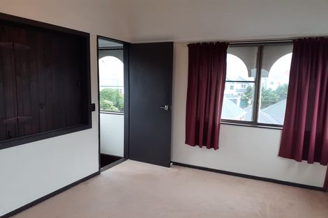 Photo of property in 140 Akaroa Drive, Maupuia, Wellington, 6022