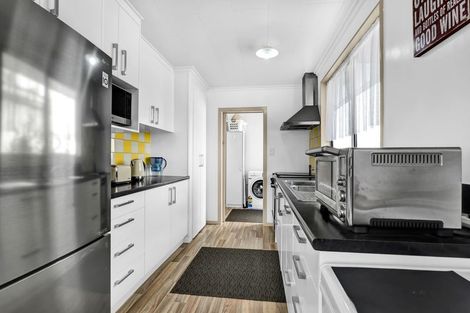 Photo of property in 5 Ambury Place, Merrilands, New Plymouth, 4312