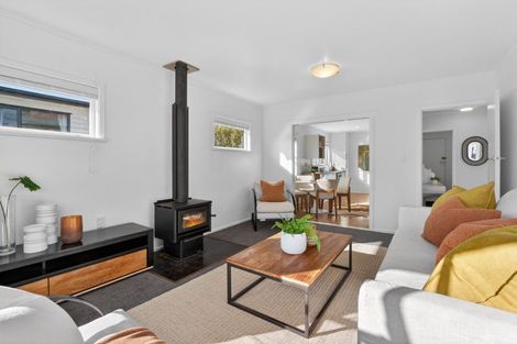 Photo of property in 1/5 Woodall Place, Totara Vale, Auckland, 0627