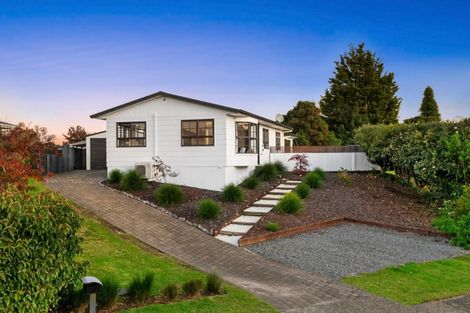 Photo of property in 8 Taurus Place, Kawaha Point, Rotorua, 3010