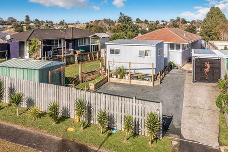 Photo of property in 9 Rata Street, Waiuku, 2123