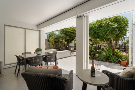 Photo of property in 111/136 Marine Parade, Mount Maunganui, 3116