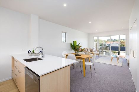 Photo of property in 140 Seaview Road, Westown, New Plymouth, 4310