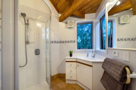 Photo of property in 19 Fawcett Road, Laingholm, Auckland, 0604