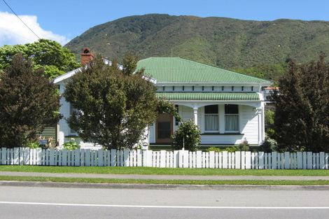 Photo of property in 39 Kent Street, Picton, 7220