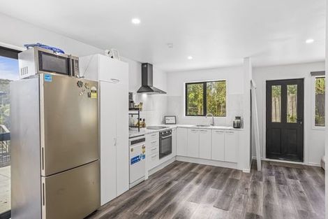 Photo of property in 61a Gledstane Road, Stanmore Bay, Whangaparaoa, 0932