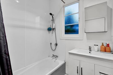Photo of property in 15a Queens Road, Glen Avon, New Plymouth, 4312