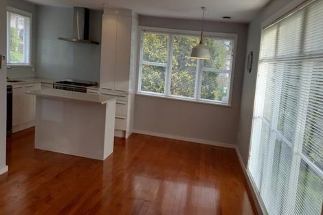 Photo of property in 9 Hinau Street, New Lynn, Auckland, 0600