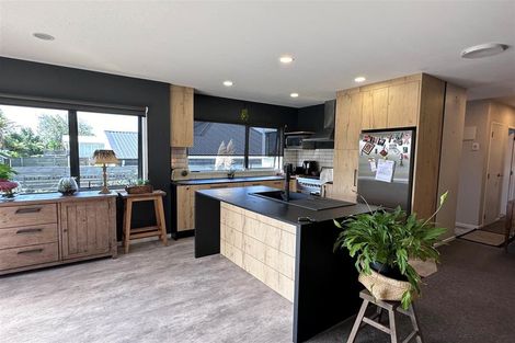 Photo of property in 9a Holden Avenue, Holdens Bay, Rotorua, 3010