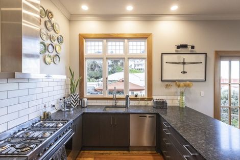 Photo of property in 16 Brewster Street, Bluff Hill, Napier, 4110